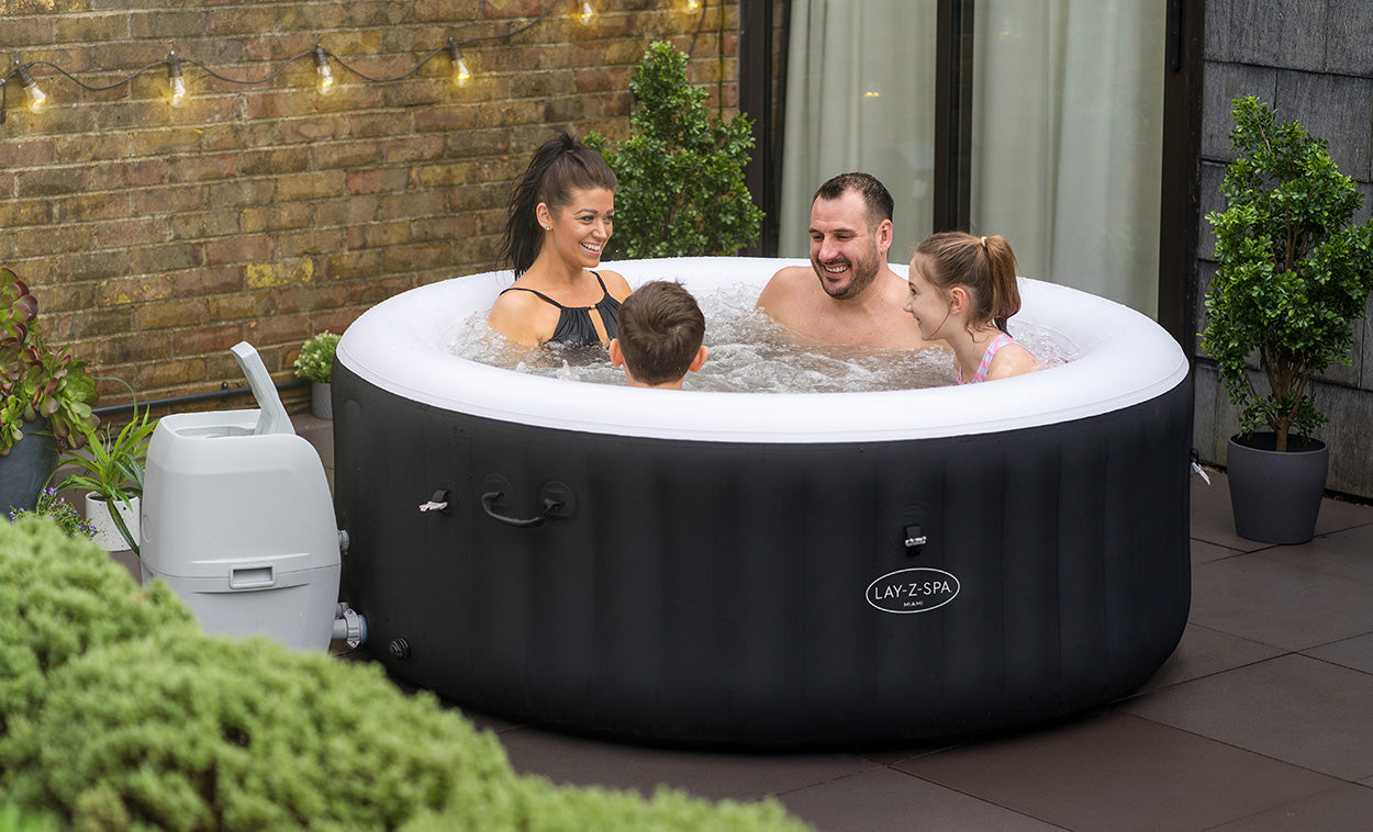 Inflatable hot tub for families