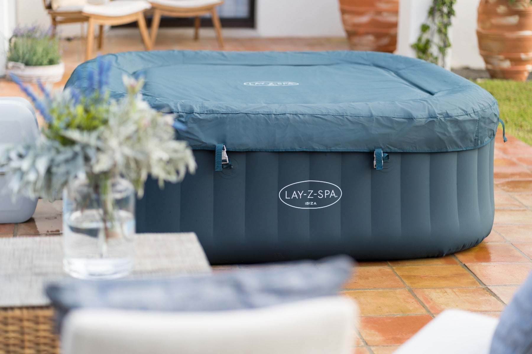 inflatable hot tub with thermal cover 