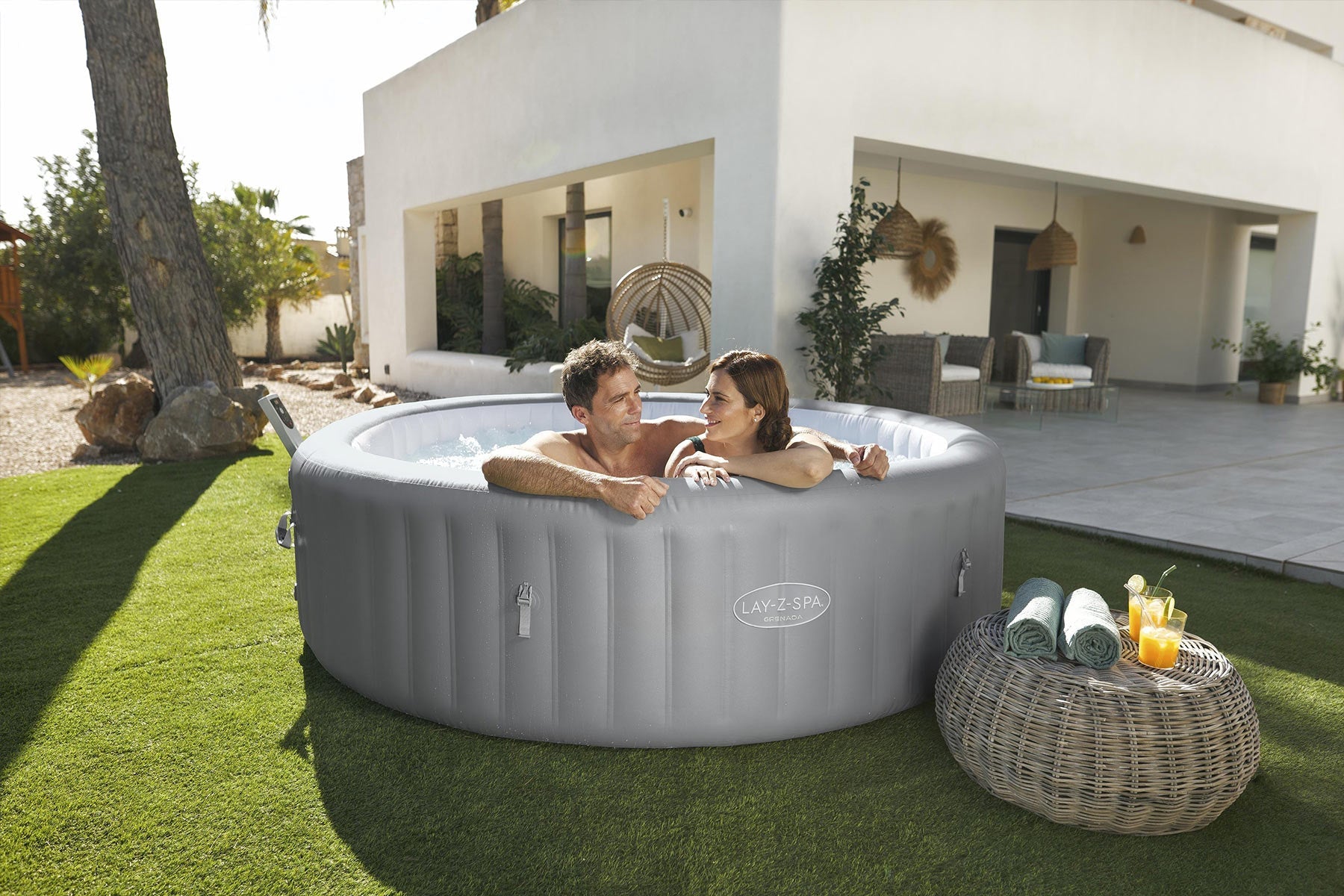 Lay-Z-Spa 8 person hot tub 