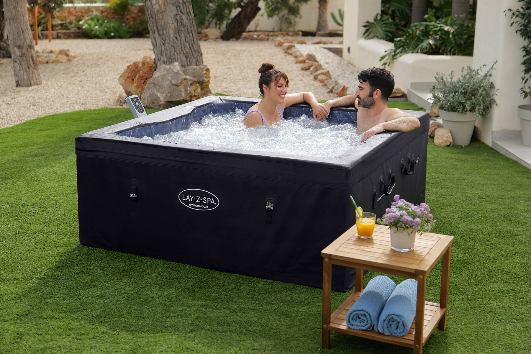 Square foam hot tub in black